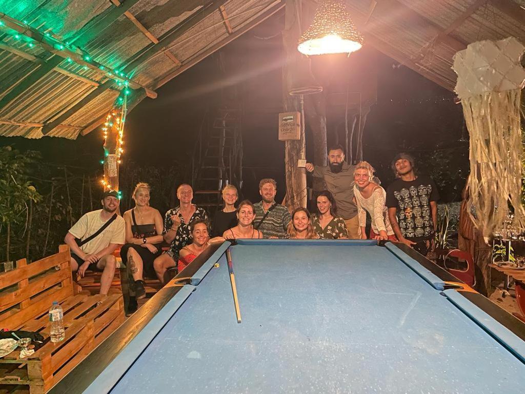 Tree House Hostel Sigiriya Bagian luar foto